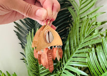 Load image into Gallery viewer, Cowrie Catcher