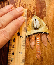 Load image into Gallery viewer, Cowrie Catcher