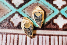 Load image into Gallery viewer, African Horn 2
