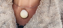 Load image into Gallery viewer, Shell Choker 2
