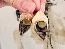 Load image into Gallery viewer, African Horn 2
