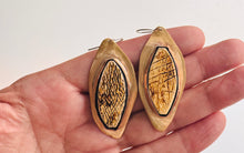 Load image into Gallery viewer, Horn Surf
