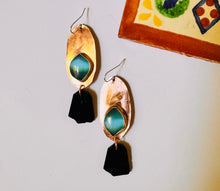 Load image into Gallery viewer, Fiber Optic Cat’sEye Glass/Tourmaline Slab
