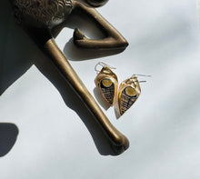 Load image into Gallery viewer, African Horn 2
