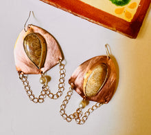 Load image into Gallery viewer, Fossils and Pearl Bead
