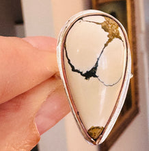 Load image into Gallery viewer, Ivory 1
