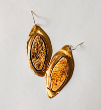 Load image into Gallery viewer, Horn Surf
