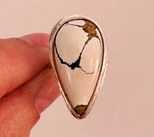 Load image into Gallery viewer, Ivory 1
